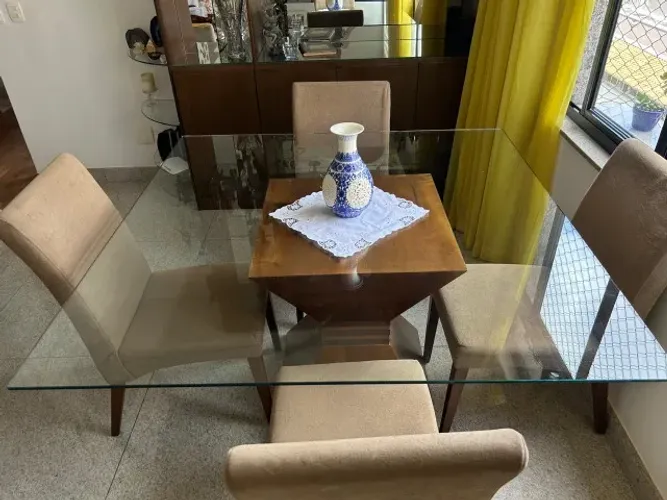 Mesa de Jantar quadrada com 4 cadeiras