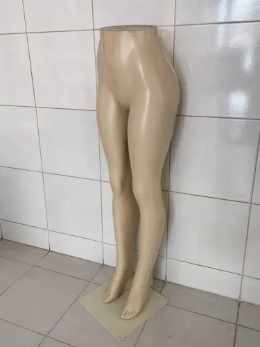 Manequim feminino para calça