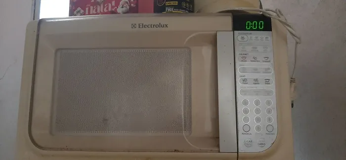 Vendo micro-ondas com defeito 