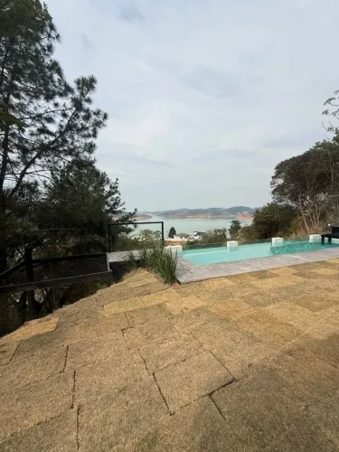 Casa Exclusiva em Igaratá com Piscina de Vidro | Pé na Água