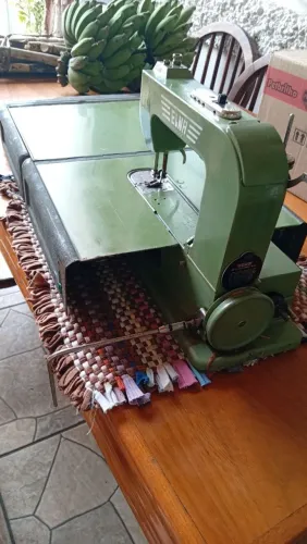 Máquina de costura relíquia de 1945