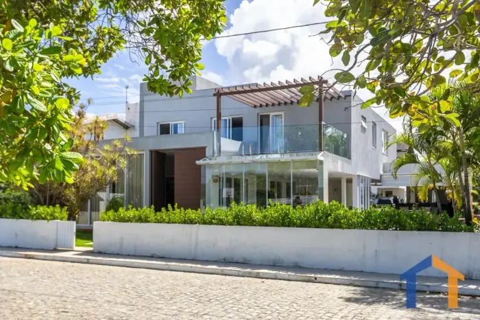 Venda ou troca Casa de Alto Padrão à Beira-Mar em Condomínio Fechado