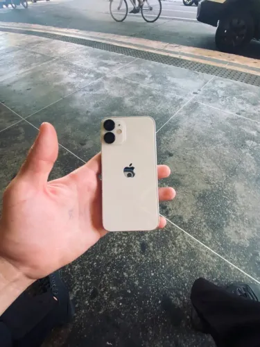 iPhone 12 mini funcionando mas com defeito