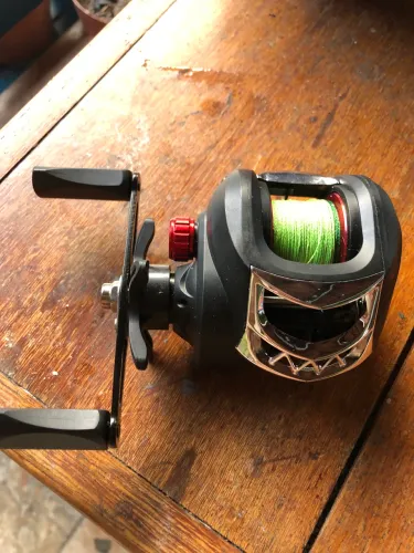 Carretilha de pesca ( manivela lado direito )