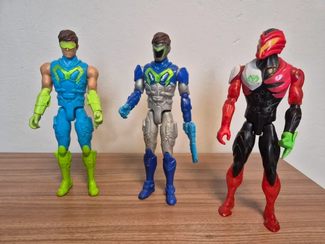 3 Bonecos Max Steel da Mattel, 30cm, sem caixa original  (usado).