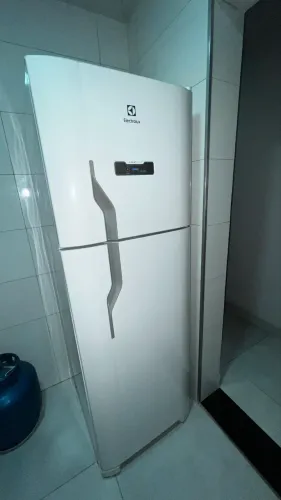 Geladeira 371L Electrolux