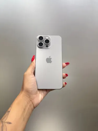 iPhone 15 PRO MAX 256GB- na cor titânio natural ( seminovo com 3 meses de garantia 