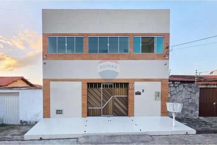 Casa Duplex com 4 Suítes À VENDA no Dinamérica