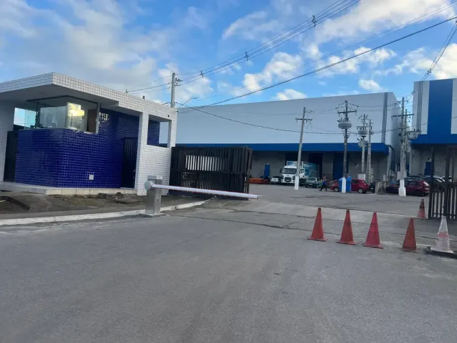 Galpão logístico de alto padrão para locação em condomínio fechado, em Maceió.
