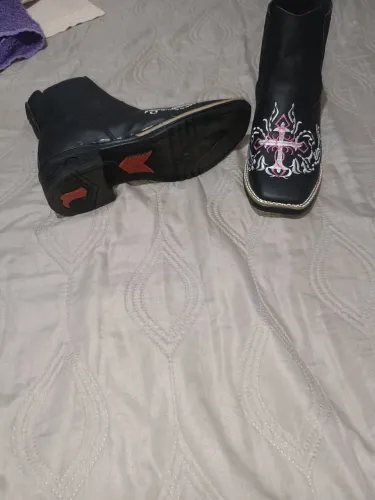 Vendo esse kit boiadeira  bota n 36/37  calça veste M e Boris veste M calça fleir