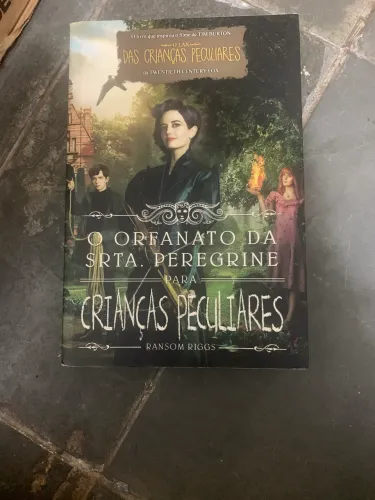 Livro o lar das crianças peculiares 