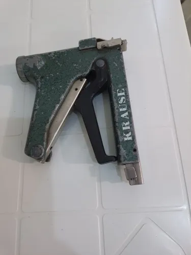 Grampeador para tapeceiro