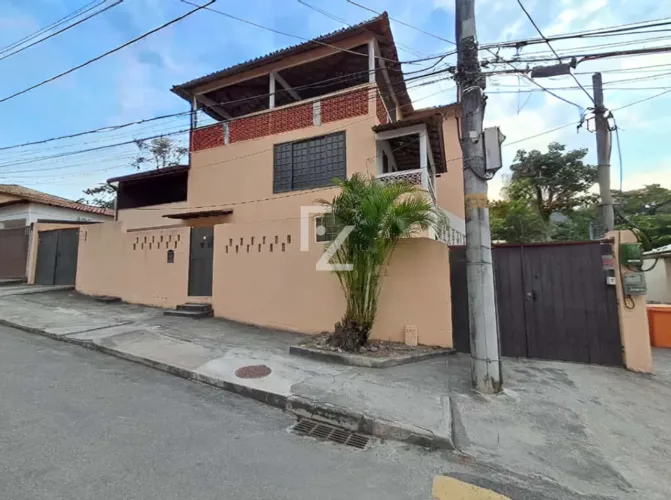 Duas casas pelo preço de uma!! Em Condomínio Fechado, com 7 quartos, 360 m²,