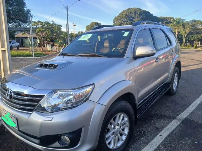 Toyota Hilux SW4 SRV D4-d 4X4 3.0 TDI Dies. AUT 2015