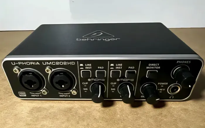 Interface de Áudio Behringer Um202Hd, placa de áudio