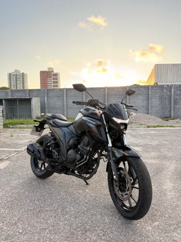 Yamaha FZ-25 Oportunidade