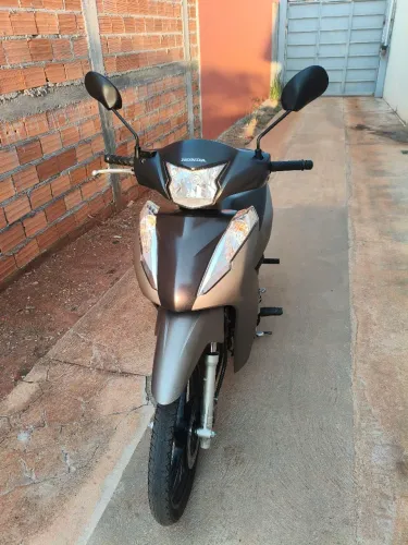 Vende-se biz 125 Ex.