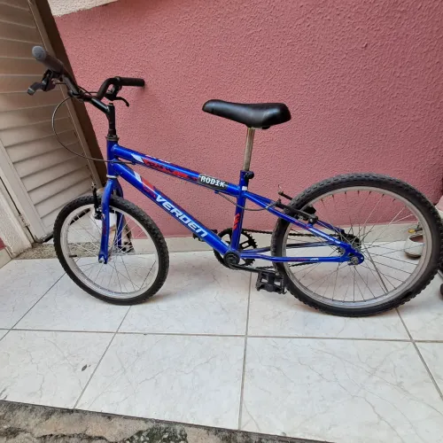 Vende bicicleta aro 20, freios V-break com borrachinhas novas. Bike sem nenhum defeito.