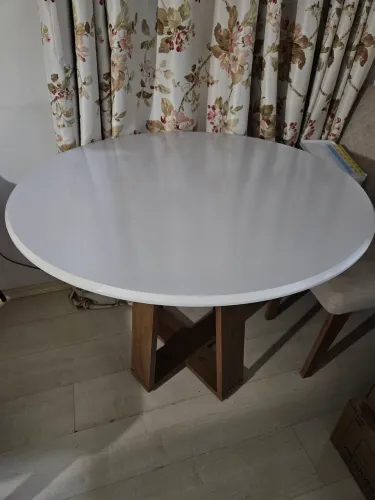 Mesa com 4 cadeiras 