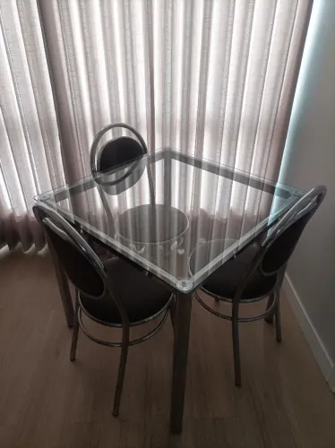 Mesa com 3 cadeiras