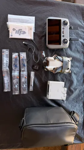 Drone DJI Mini 4 Pro - Fly More Combo + Controle RC 2