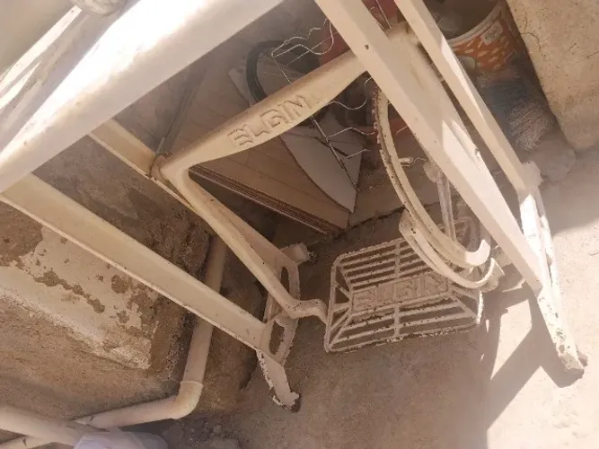 Vendo pé de máquina de costura 