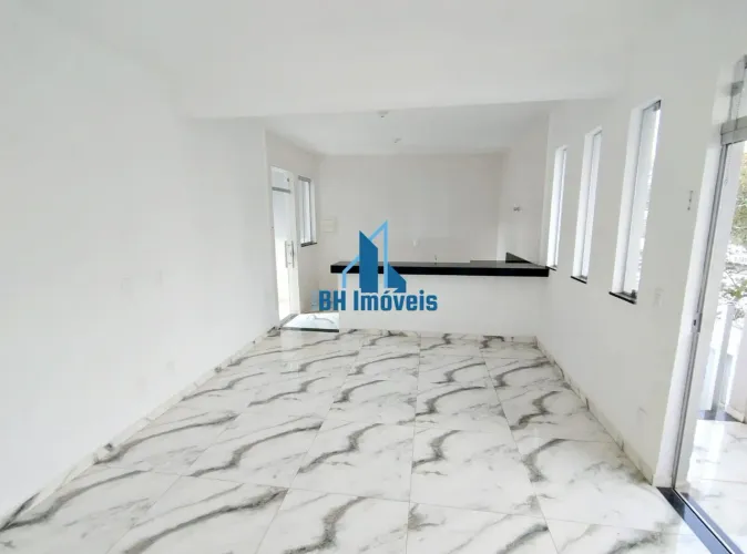 Casa Geminada à Venda de 3 Quartos sendo 1 Suíte e 4 Vagas - Bairro Vale das Orquídeas - C