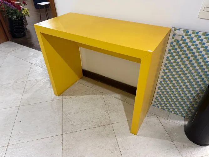 Aparador amarelo em MDF 0,80x1,0x0,45