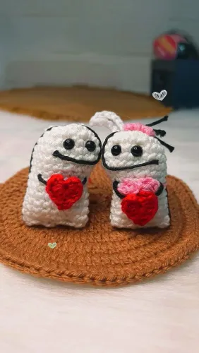 Kit chaveiros casal <br>KiChaveiros Casal Flork em Crochê (Amigurumi) - Presente Criativo