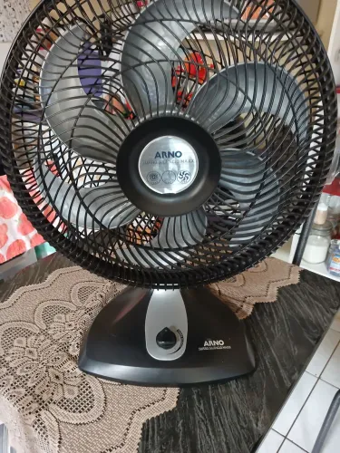 VENTILADOR DE MESA ARNO TURBO SILÊNCIO MAXX 40 CENTÍMETROS HÉLICE DE 3 PAS 3 VELOCIDADES