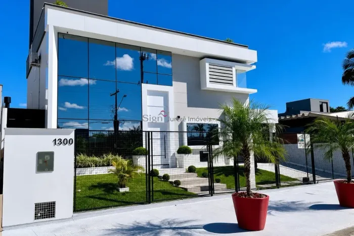 Casa completa com vista mar na Praia da Daniela - Florianópolis/SC