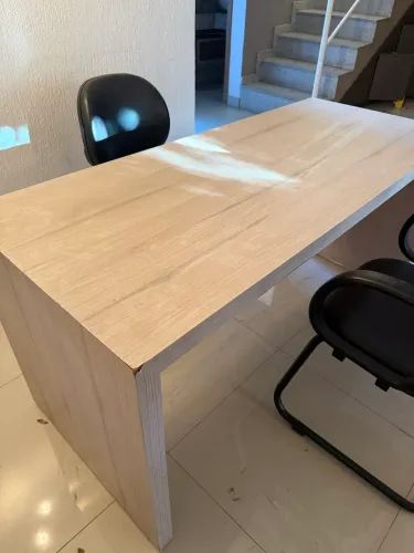 Mesa em madeira grossa de 1.60 por 65