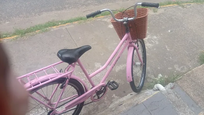 Bicicleta pra vender semi nova toda no rolamento com documento de loja