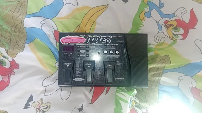 Pedaleira Boss me 25 (Praticamente novo) + fonte