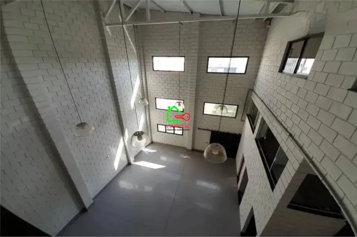 Galpão comercial para venda ou locação em Vinhedo-SP, Vista Alegre: 5 banheiros, 3 vagas, 