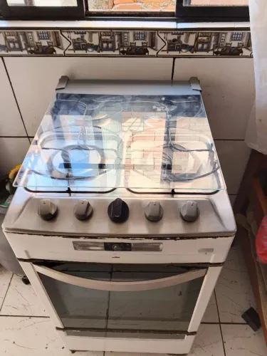 Fogão Brastemp clean funcionando perfeitamente bem bocas e forno