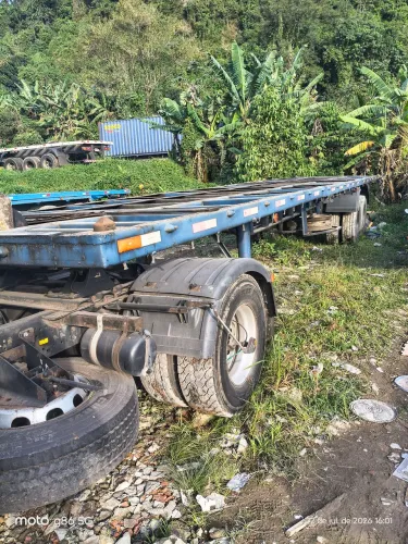 Carreta Randon 2eixos