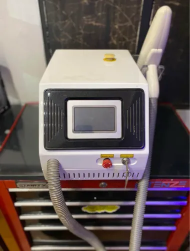Maquina remoção de tatuagem a laser,  com defeito