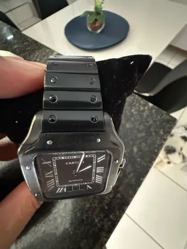 Vendo relógio cartier preto usado somente uma vez.