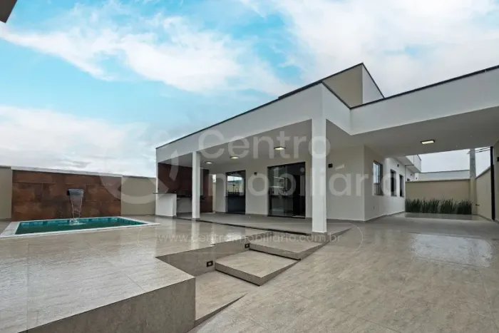 CASA à venda com piscina e 3 quartos em Peruíbe, no bairro Cidade Nova Peruíbe
