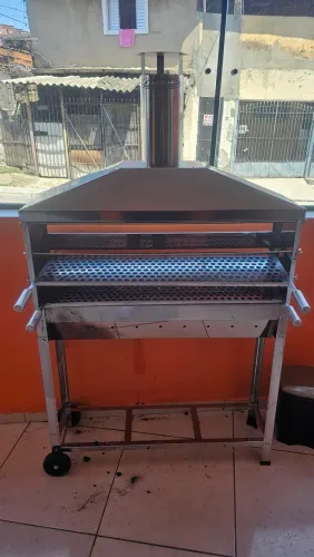 Churrasqueira a carvão para venda de espetinhos marca Itajobi usada