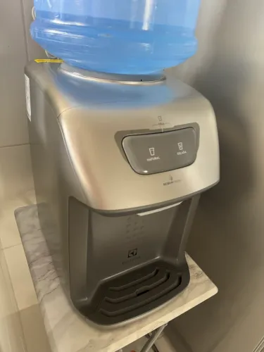 Bebedouro de Água Electrolux Prata com Refrigeração Eletrônica (BE11X) - Bivolt