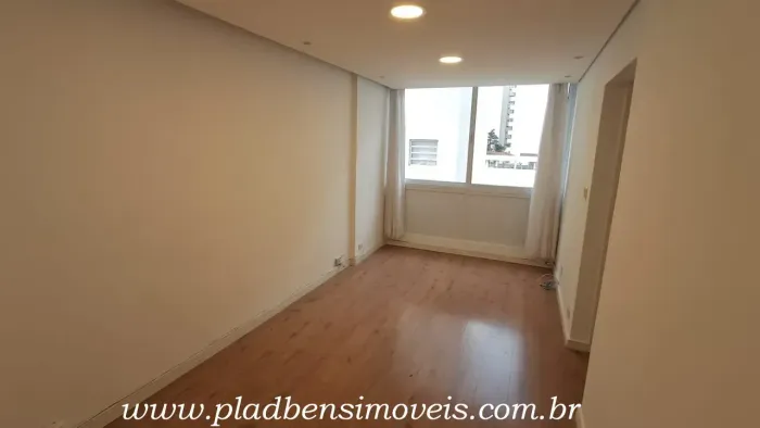 Apto no 16º andar (ultimo andar) , com 60 m2, ensolarado, possui 01 vaga, localizado na