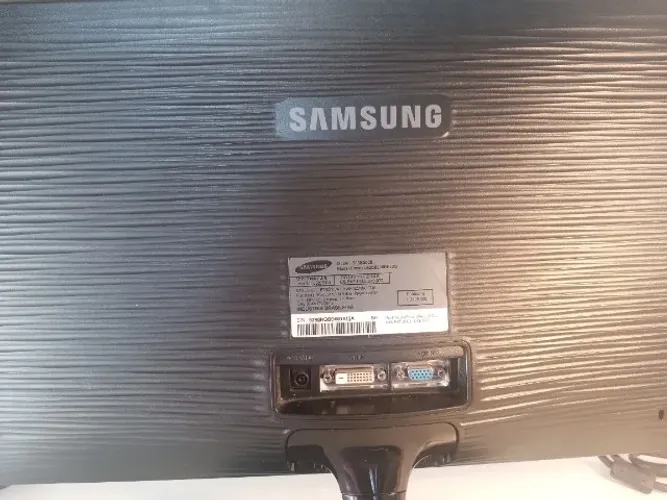 Monitor de PC HD Led Sansung 20" Syncmaster LS20B300 + cabo DVI e fonte inclusos!