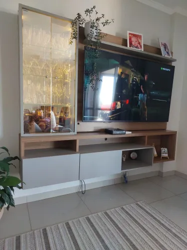 Painel de tv,ótimo estado com 2.20×1.65 de altura com Led.