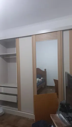 Guarda-roupa novo