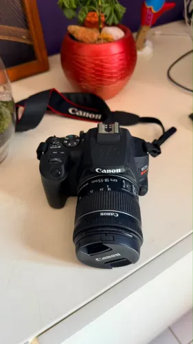 Máquina de fotografia semi profissional Cânon 
