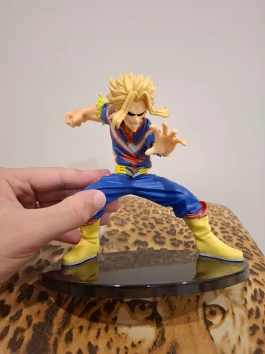 Action figure ALL Might