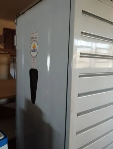 Armário para armazenar pão 