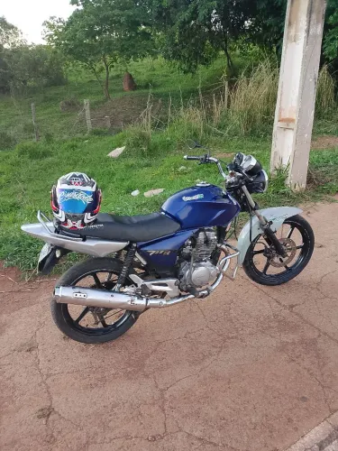 Vendo Titan 150 KS em dias no meu nome só pegar e transferir.